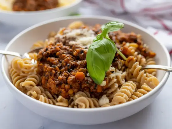 Pyszne spaghetti z czerwoną soczewicą – zdrowa alternatywa na obiad