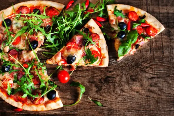Jak podgrzać pizzę w piekarniku, by nie straciła chrupkości i smaku