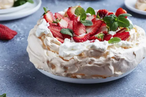Tort bezowy z mascarpone - idealny przepis krok po kroku