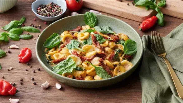 Czerwone pesto z czym podać? Odkryj najlepsze pomysły na dania