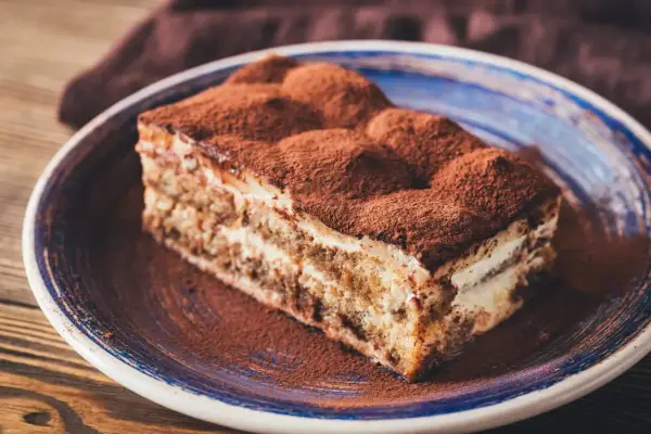 Tiramisu z mascarpone - idealny przepis i 6 błędów, których uniknąć