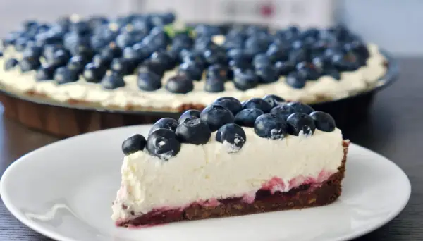 Ciasto z mascarpone - Prosty przepis na wilgotny deser z owocami
