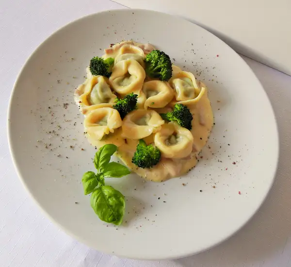 Jak szybko gotować tortellini Biedronka i co do nich podać