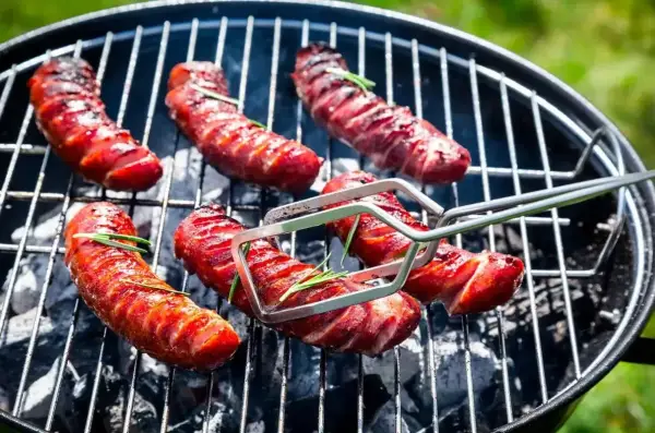 Kiełbasa na grilla - Jak wybrać i grillować bez błędów?