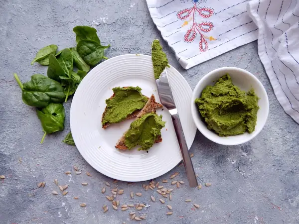 Pesto szpinakowe - przepis, który pokochasz. Zrób je sam!