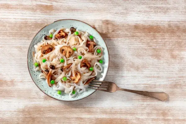Makaron konjac - jak zrobić, by nie był gumowy? 5 przepisów