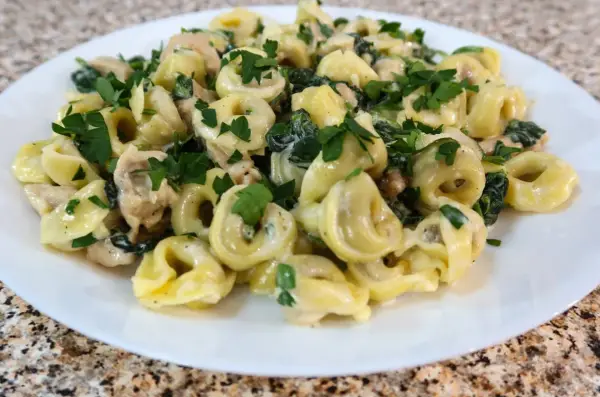 Z czym podawać tortellini ze szpinakiem? 5 pysznych propozycji