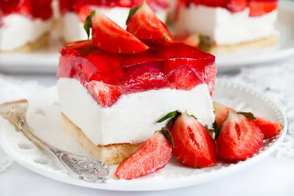 Biszkopt z truskawkami i mascarpone - Idealny przepis!
