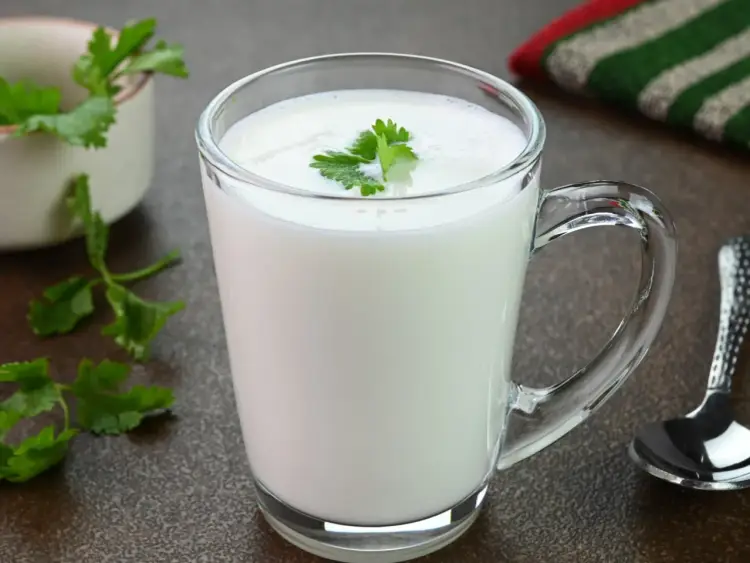 Kefir czy maślanka? Różnice, zastosowanie, co wybrać?